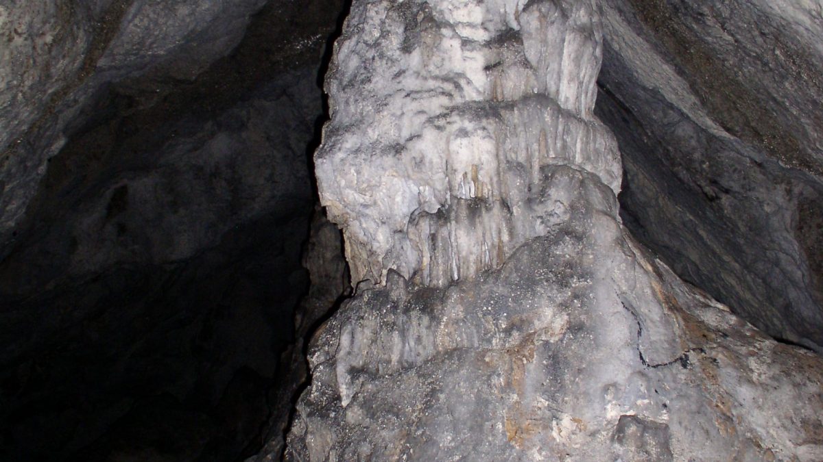Stalagnát v jaskyni Aksamitka_V. Kunštárová