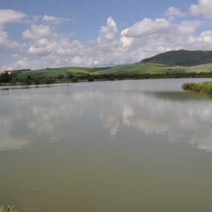 Vyťažené štrkovisko, v súčasnosti využívané na športové rybárstvo. Foto V. Kĺčová Kunštárová