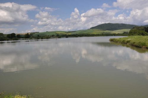 Vyťažené štrkovisko, v súčasnosti využívané na športové rybárstvo. Foto V. Kĺčová Kunštárová